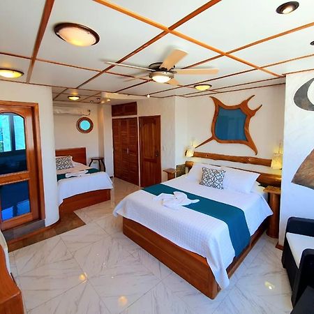 Casa Ocean Pier Bed & Breakfast Puerto Ayora  Ngoại thất bức ảnh