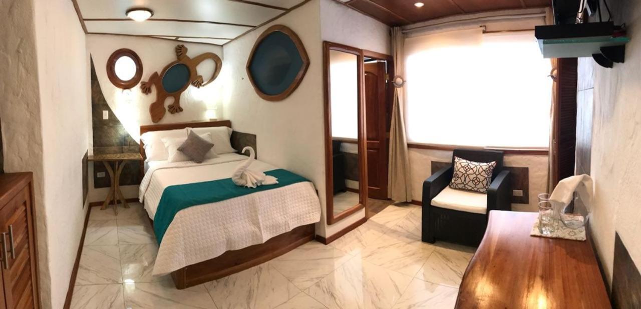 Casa Ocean Pier Bed & Breakfast Puerto Ayora  Ngoại thất bức ảnh
