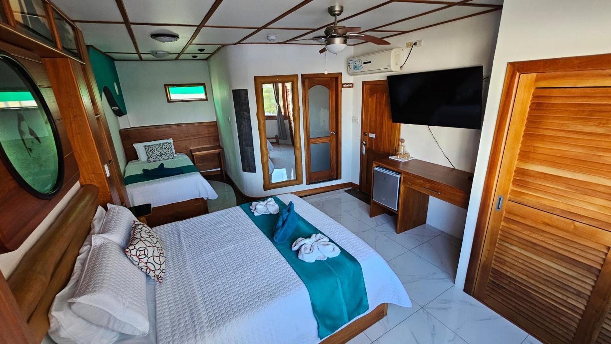 Casa Ocean Pier Bed & Breakfast Puerto Ayora  Ngoại thất bức ảnh